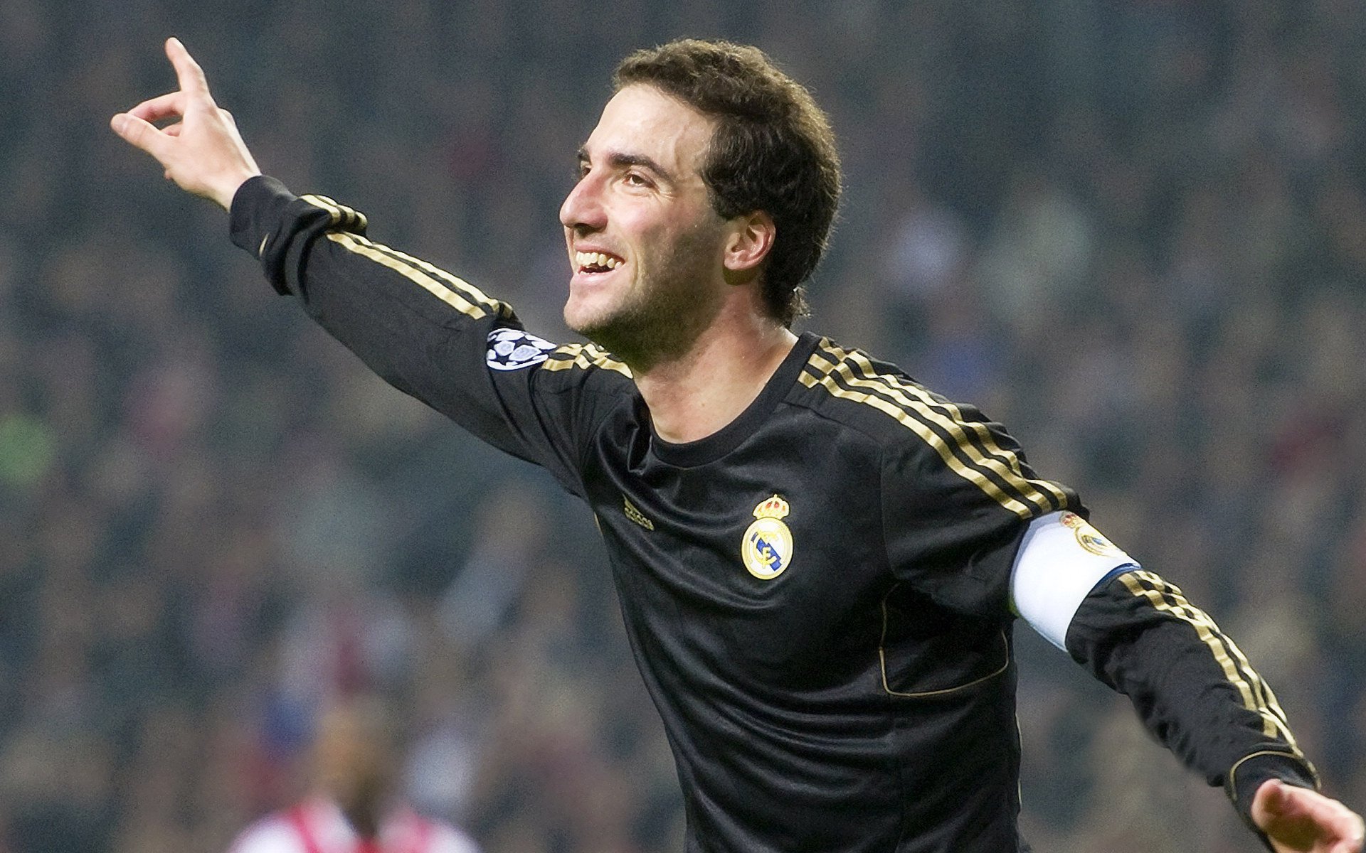 客场0-0首尔!进球被吹+核心伤退泪洒赛场中超劲旅亚冠4轮4分,中超进亚冠资格赛规则