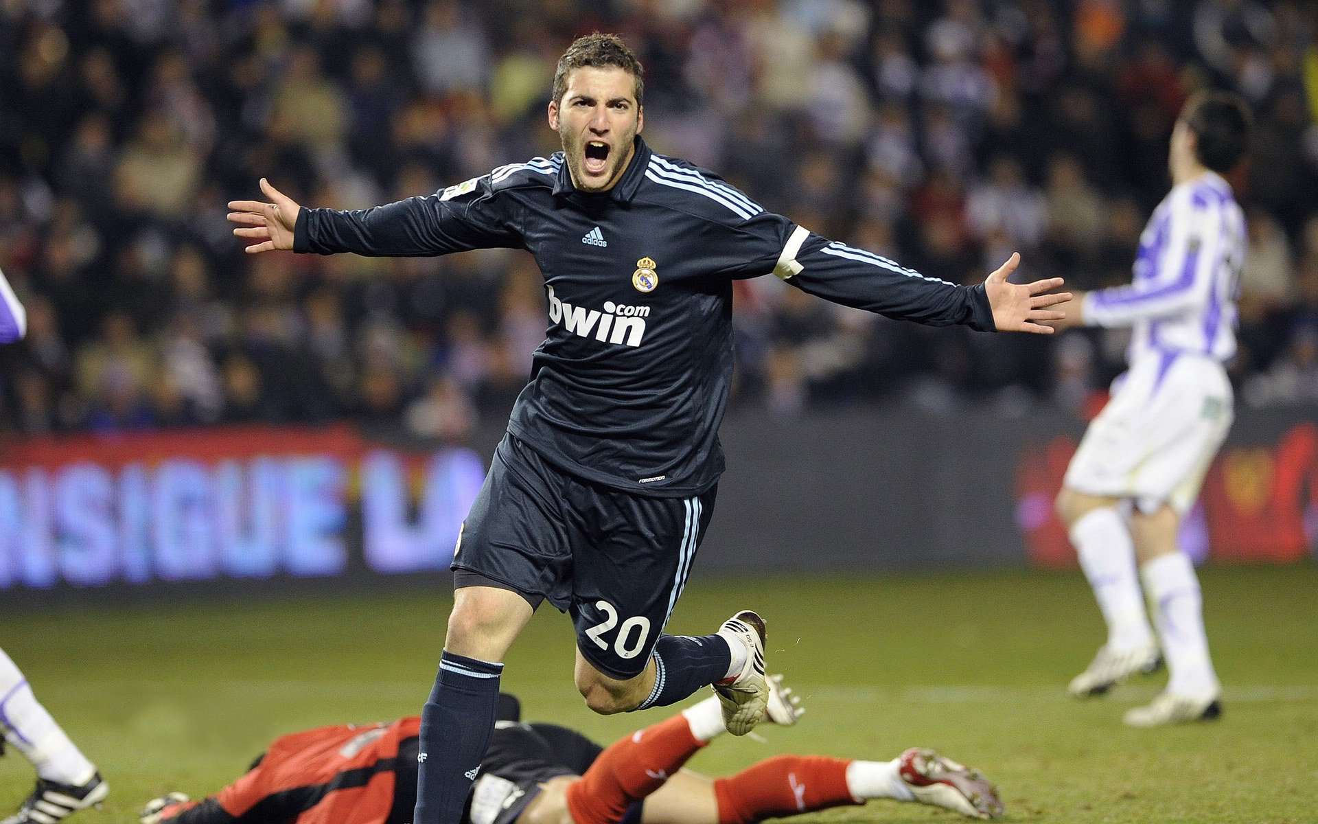 议起复盘｜艾顿对于这支湖人的意义，远非场均15+8那么简单，艾顿加盟湖人